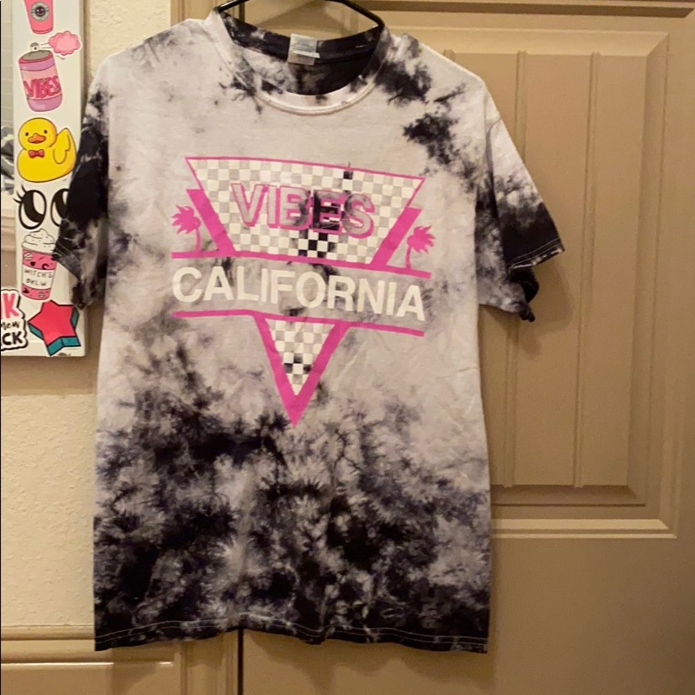 clouded vibes cali t shirt